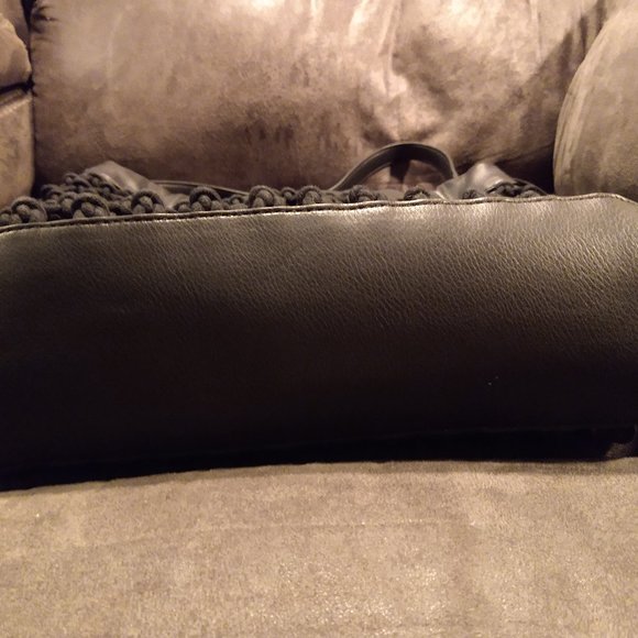 ELIZABETH AND JAMES BLACK SHOULDER BAG - GREAT CONDITION - Picture 3 of 5